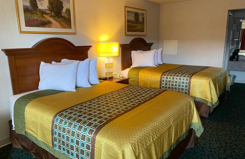 Harrisonville Hotel | Harrisonville Inn & Suites