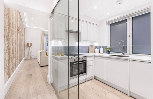 Brompton & Hans Town Apartment | Harrods Next Door | 3-bed Knightsbridge Residence