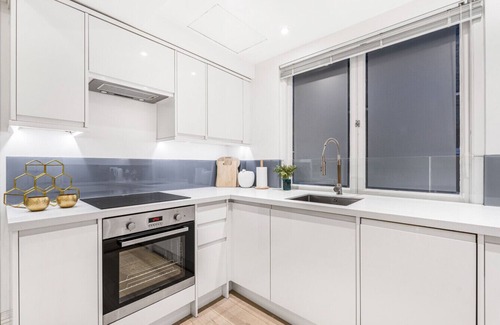 Brompton & Hans Town Apartment | Harrods Next Door | 3-bed Knightsbridge Residence