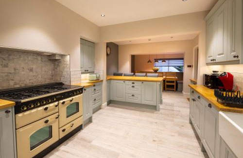 Harrogate House | Harrogate Self Catering - Harlow House - Harrogate Valley Gardens View