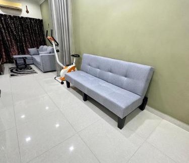 Sungai Buloh Apartment | Harryna Homestay Damansara Damai