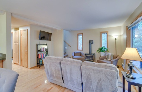 Burley House | Harstine Island Retreat w/ Community Pool!
