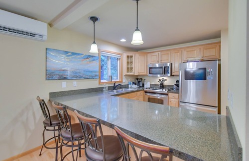 Burley House | Harstine Island Retreat w/ Community Pool!