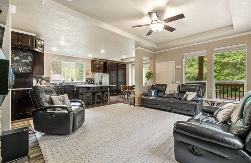 Skykomish House | Hart Haus at Stevens Pass- spacious w/hot tub, EV charger, enclosed yard for pets!
