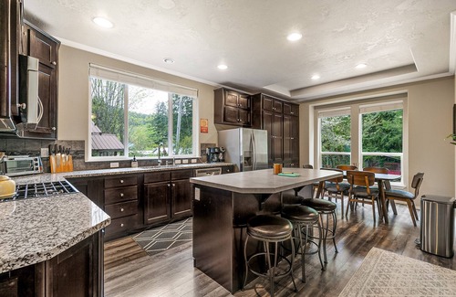 Skykomish House | Hart Haus at Stevens Pass- spacious w/hot tub, EV charger, enclosed yard for pets!