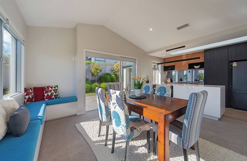 Richmond House | Hart Retreat - Bright, Modern Comfort in the Heart of Richmond
