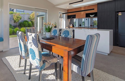 Richmond House | Hart Retreat - Bright, Modern Comfort in the Heart of Richmond