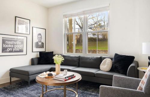 Chestnut Hill House | Hart Suite Buyout 1 by AvantStay Two Town House Buyout w Modern Amenities in Nashville