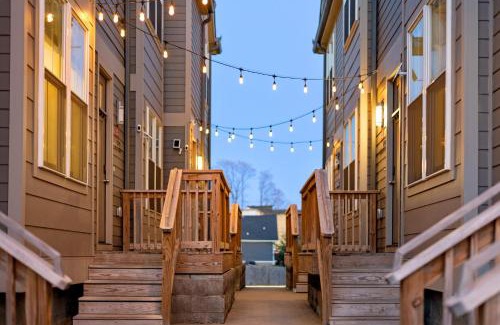 Chestnut Hill House | Hart Suite Buyout 1 by AvantStay Two Town House Buyout w Modern Amenities in Nashville