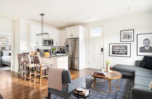 Chestnut Hill House | Hart Suite Buyout 1 by AvantStay Two Town House Buyout w Modern Amenities in Nashville