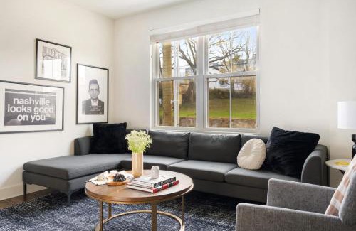 Chestnut Hill Apartment | Hart Suite Buyout 2 by AvantStay Two Nashville Town Houses w Stunning Amenities Design