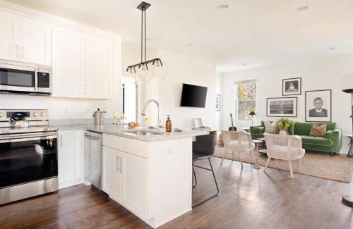 Chestnut Hill House | Hart Suite Buyout 4 by AvantStay Two Town House Buyout w Modern Amenities in Nashville