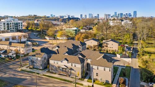 Chestnut Hill Apartment | Hart Suite Buyout 8 by AvantStay Two Nashville Town Houses w Stunning Amenities Design
