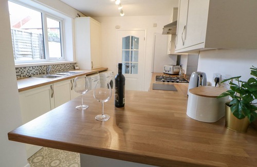 Hartlepool Cottage | HARTLEPOOL HEAVEN, pet friendly, with a garden in Hartlepool