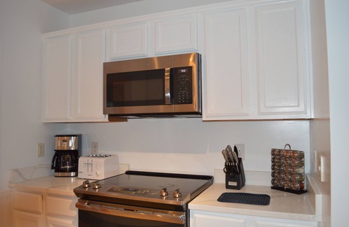 Winston - Salem House | Hartman Casita! Quiet neighborhood.1 king Bed!