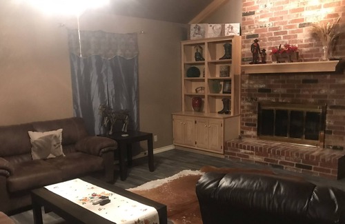 Pawhuska House | Hartness Ranch Bed and Bath