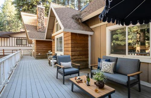 Summit Estates House | Hartwood by AvantStay Cozy Big Bear Abode w Spacious Deck Stone Fireplace