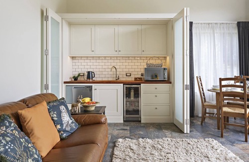 Gladstone House | Harvest Escape – Carterton Holiday Apartment
