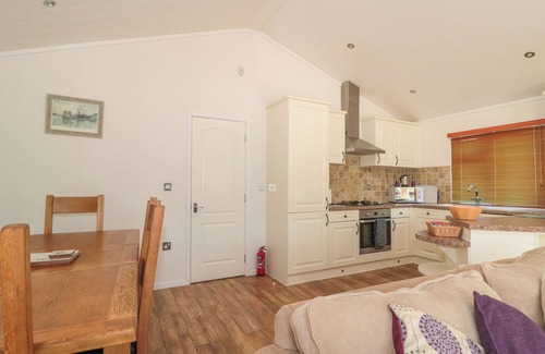 Puxton Cottage | HARVESTER LODGE, family friendly, luxury holiday cottage in Hewish