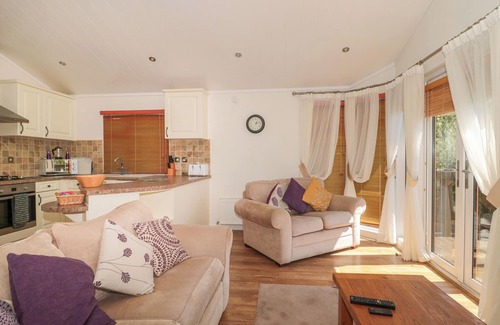 Puxton Cottage | HARVESTER LODGE, family friendly, luxury holiday cottage in Hewish