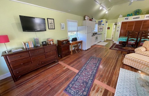 Bokeelia Cottage | Has all of the modern comforts-hidden in the palm and mango groves.