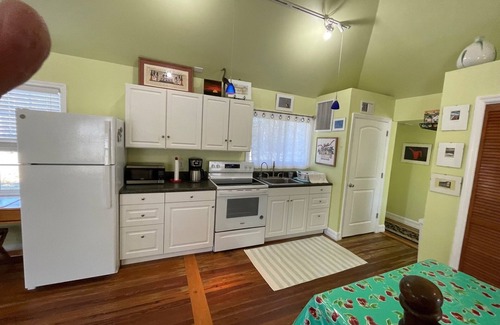 Bokeelia Cottage | Has all of the modern comforts-hidden in the palm and mango groves.