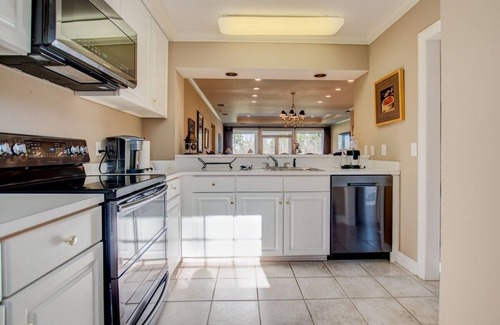 Chapel Hill House | Hatteras-C at the Governor's Club