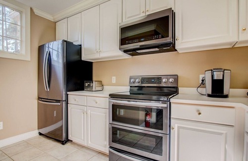 Chapel Hill House | Hatteras-C at the Governor's Club