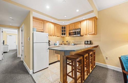 Hatteras Apartment | Hatteras Happy Hour at Villas of Hatteras Landing Near-Beach Condos with Pool Access!