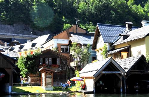 Hallstatt House | Haus am Hof - 15th century house at the lake, near the marketplace, with a balcony