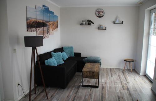 Wiek Apartment | Haus Boddenruh Ferienwohnung Holz