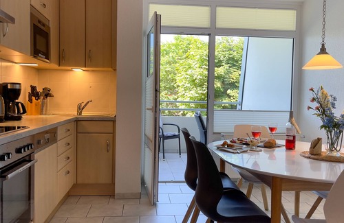 Duhnen Apartment | Haus Dortmund FeWo 1 - Cozy vacation apartment in Cuxhaven with balcony and garden