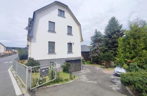 Bad Elster Apartment | Haus "Grimberg" 1-Ferienhaus oder 2-Ferienwohnung