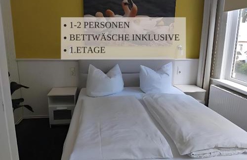 Wremen Apartment | Haus Krabbe Apartments, zentral gelegen zwischen Bremerhaven und Cuxhaven, Hunde kostenfrei willkommen, hauseigene kostenfreie Parkplätze, Unterstellmöglichkeit für Fahrräder und E-Bikes