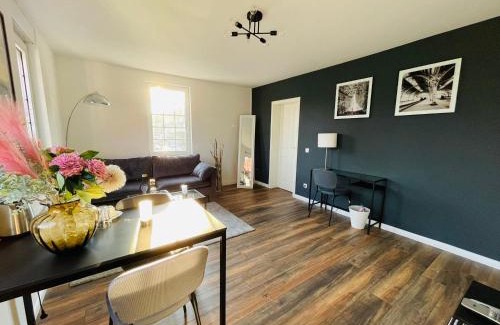 Cronenberg House | Haus Mees Apartments