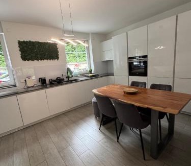 Karnap House | Haus mit Parkplatz am Schloss Horst E02
