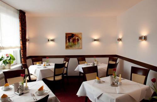 Vahrenwald Hotel | Haus Sparkuhl Hotel Garni