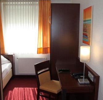Vahrenwald Hotel | Haus Sparkuhl Hotel Garni