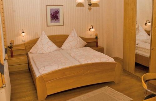 Hollnich House | Haus Waldesruh