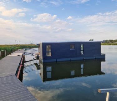 Wangerland Boat Rental | Hausboot auf dem Wangermeer