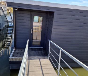 Wangerland Boat Rental | Hausboot auf dem Wangermeer
