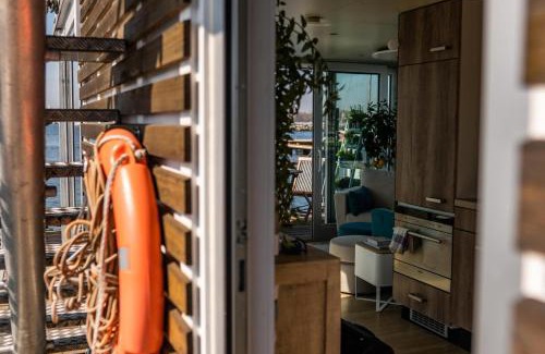 Laboe House | Hausboot Canoga