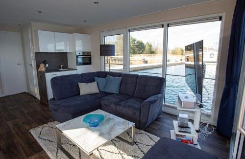 Laasow Boat Rental | Hausboot Dolce Vita - LP10