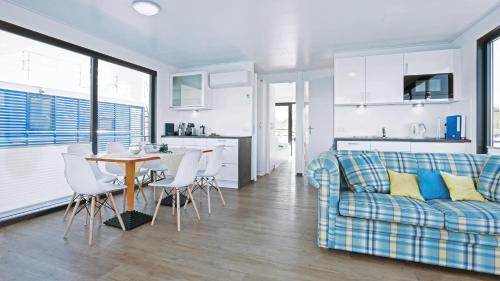Braunsbedra House | Hausboot Geiseltalsee - Floating House - WELL Hausboote - Family & Friends