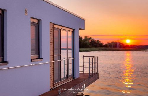 Ribnitz Boat Rental | Hausboot KranichNest