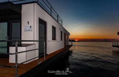 Ribnitz Boat Rental | Hausboot KranichNest