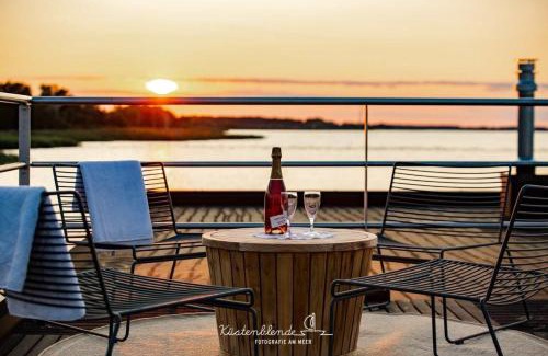 Ribnitz Boat Rental | Hausboot KranichNest
