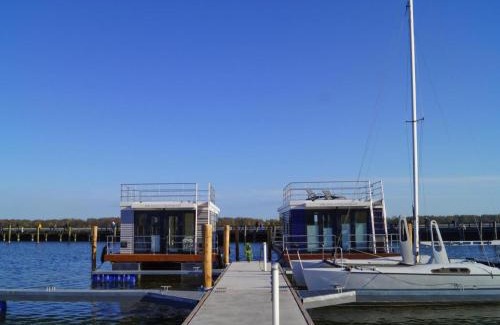 Ribnitz-Damgarten Boat Rental | Hausboot Schwimmendes Haus in Ribnitz-Damgarten