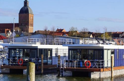 Ribnitz-Damgarten Boat Rental | Hausboot Schwimmendes Haus in Ribnitz-Damgarten