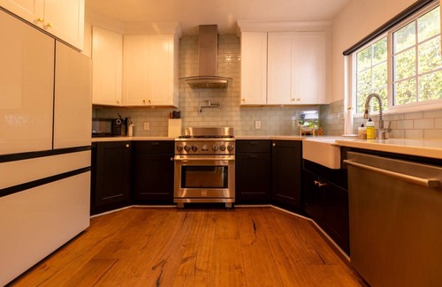 Mid-Wilshire House | Hauser House, Modern Artful Spanish-style Bungalow